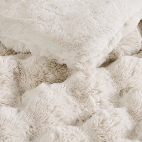 QUEEN FRYE Classic 3-piece Faux Fur Luxury Comforter Set - Picture 5 of 7